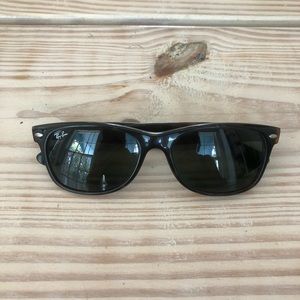 Ray-Ban New Wayfarers RB2132 In Tortoise